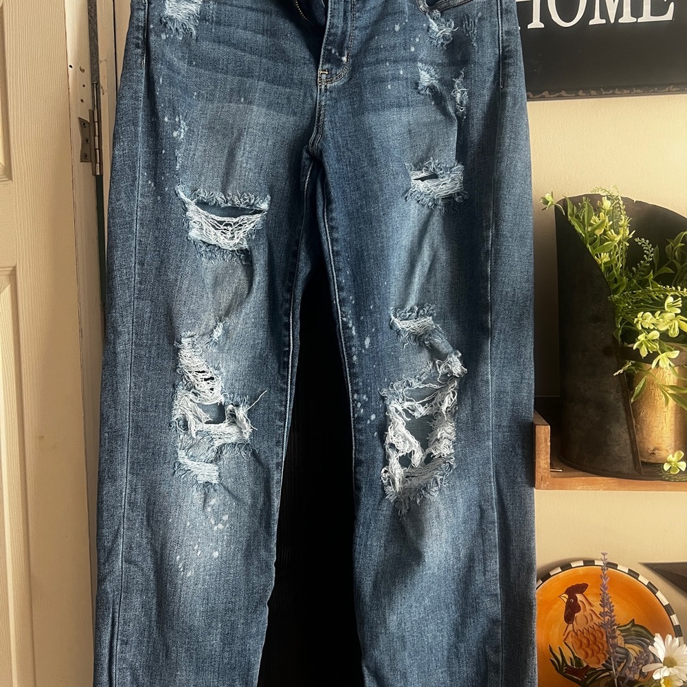 Judy Blue Distressed Boyfriend Jeans in Blue